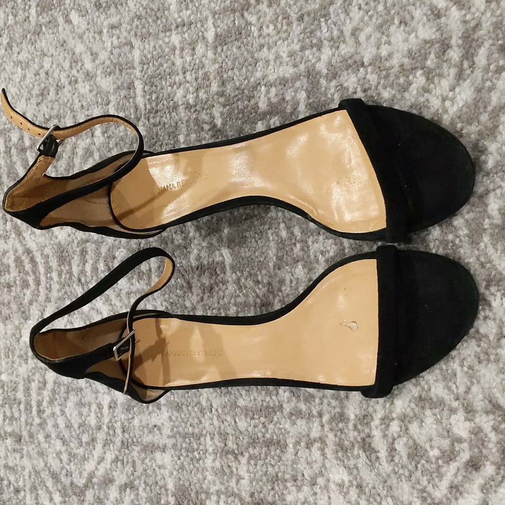 Banana Republic black high heeled sandals